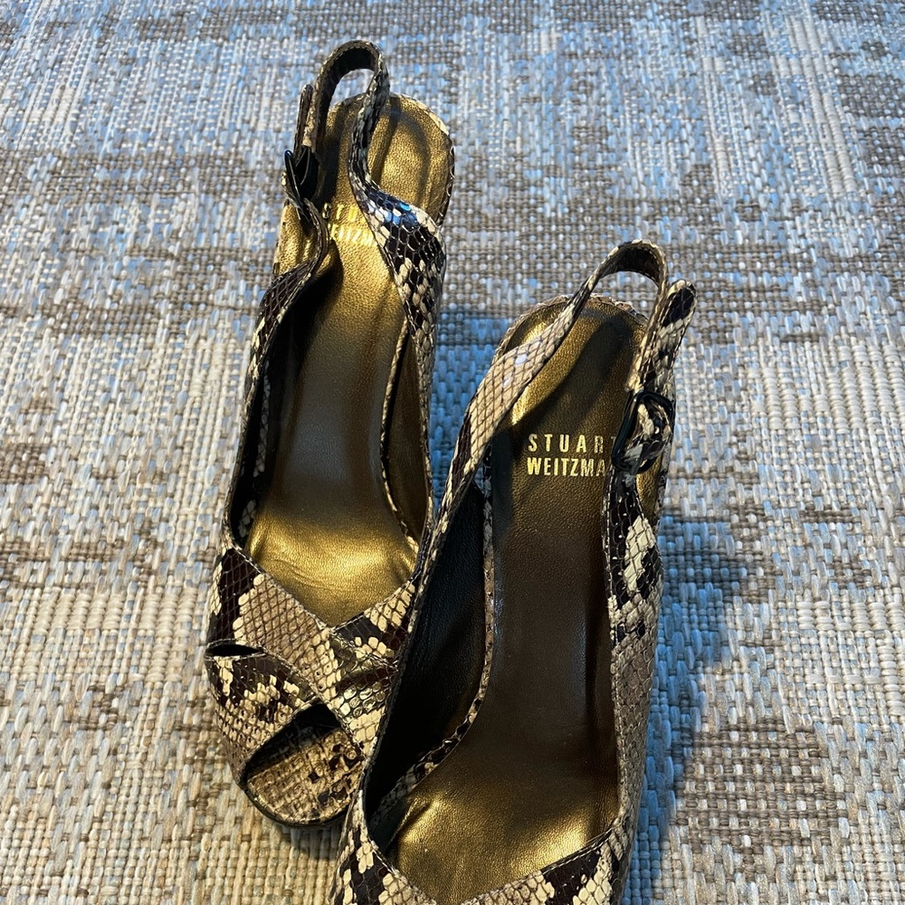 Stuart Weitzmann - #EW05207; 4 1/2” heel; 1” platform; like clogs(!), Medium 8